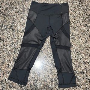 Calia Carrie Underwood mesh crop leggings